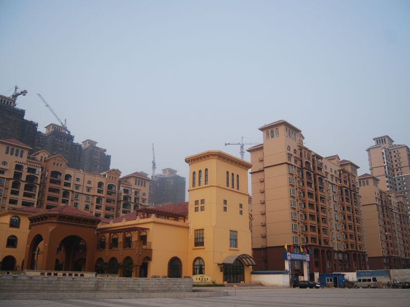 華強(qiáng)城一期二標(biāo)段工程（2010年省文明工地、省“結(jié)構(gòu)中州杯”工程）